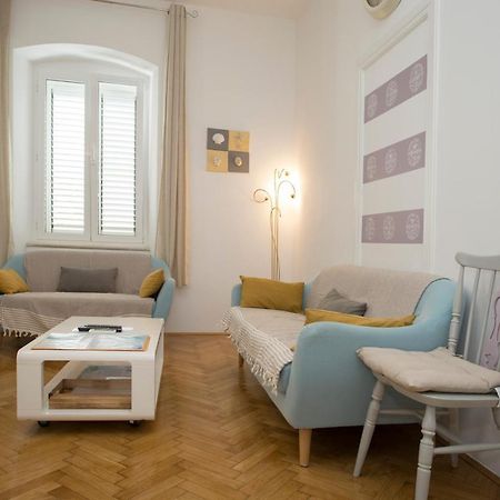 Town Place Apartment Сплит Екстериор снимка