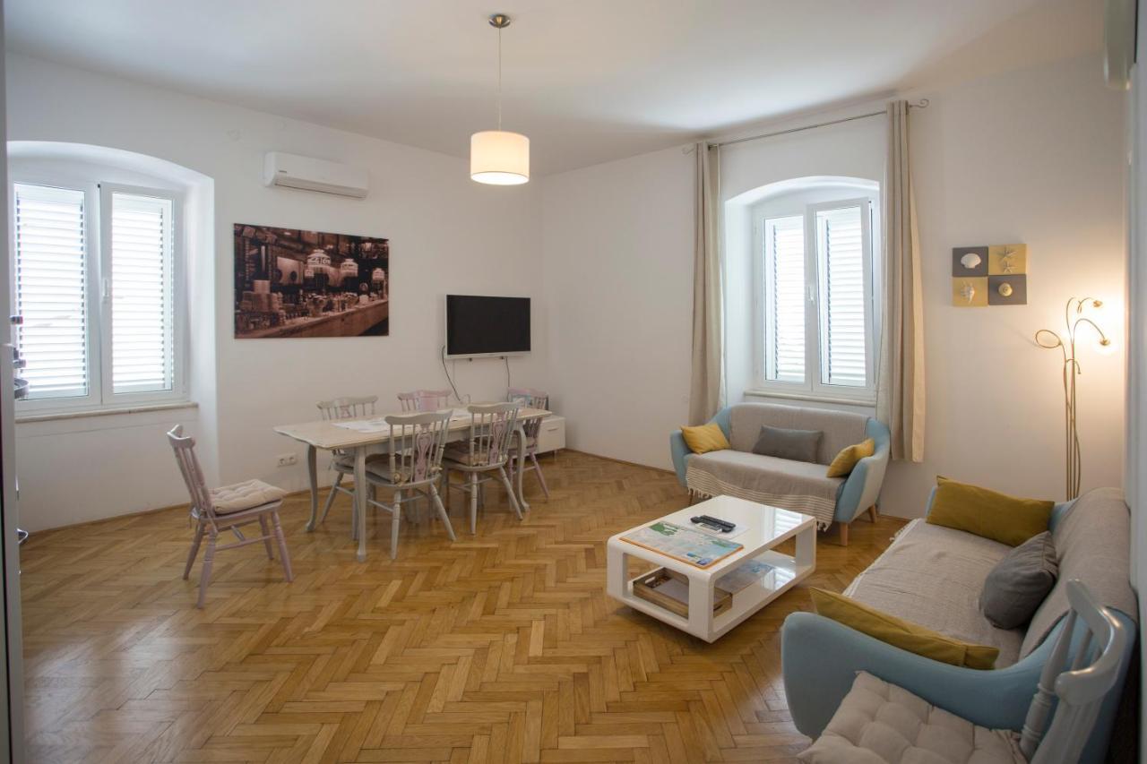 Town Place Apartment Сплит Екстериор снимка