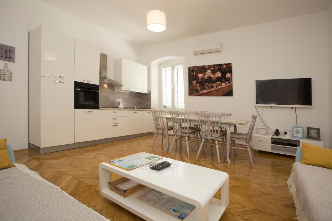 Town Place Apartment Сплит Екстериор снимка