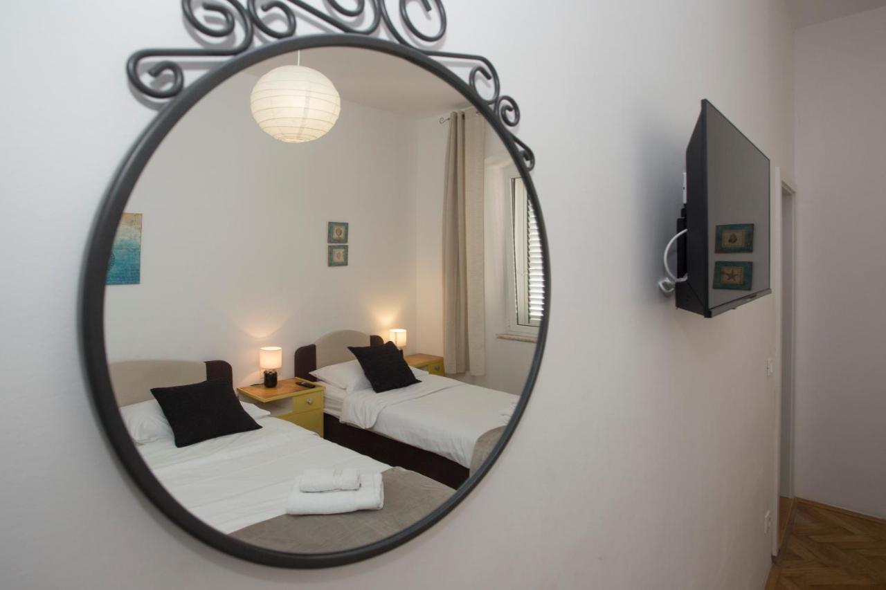 Town Place Apartment Сплит Екстериор снимка