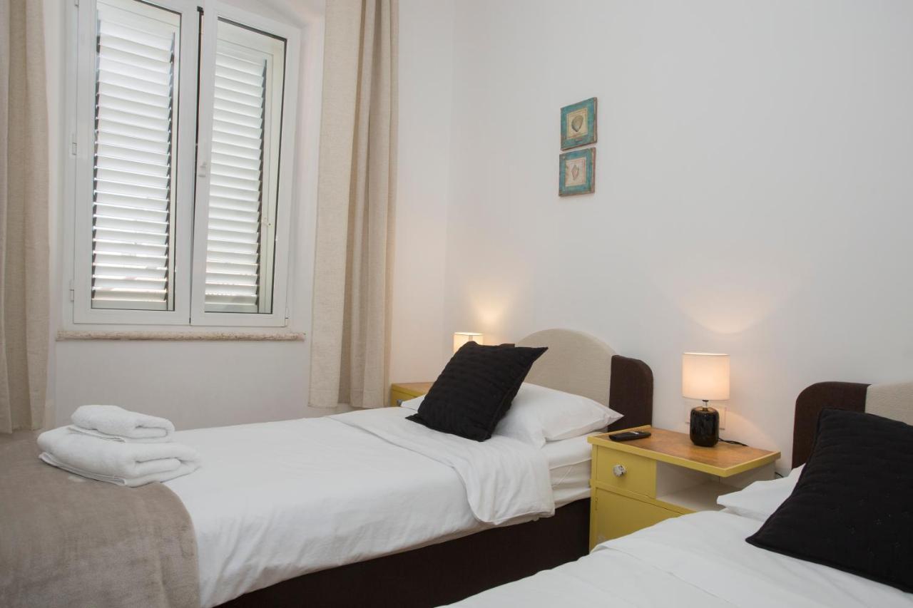 Town Place Apartment Сплит Екстериор снимка