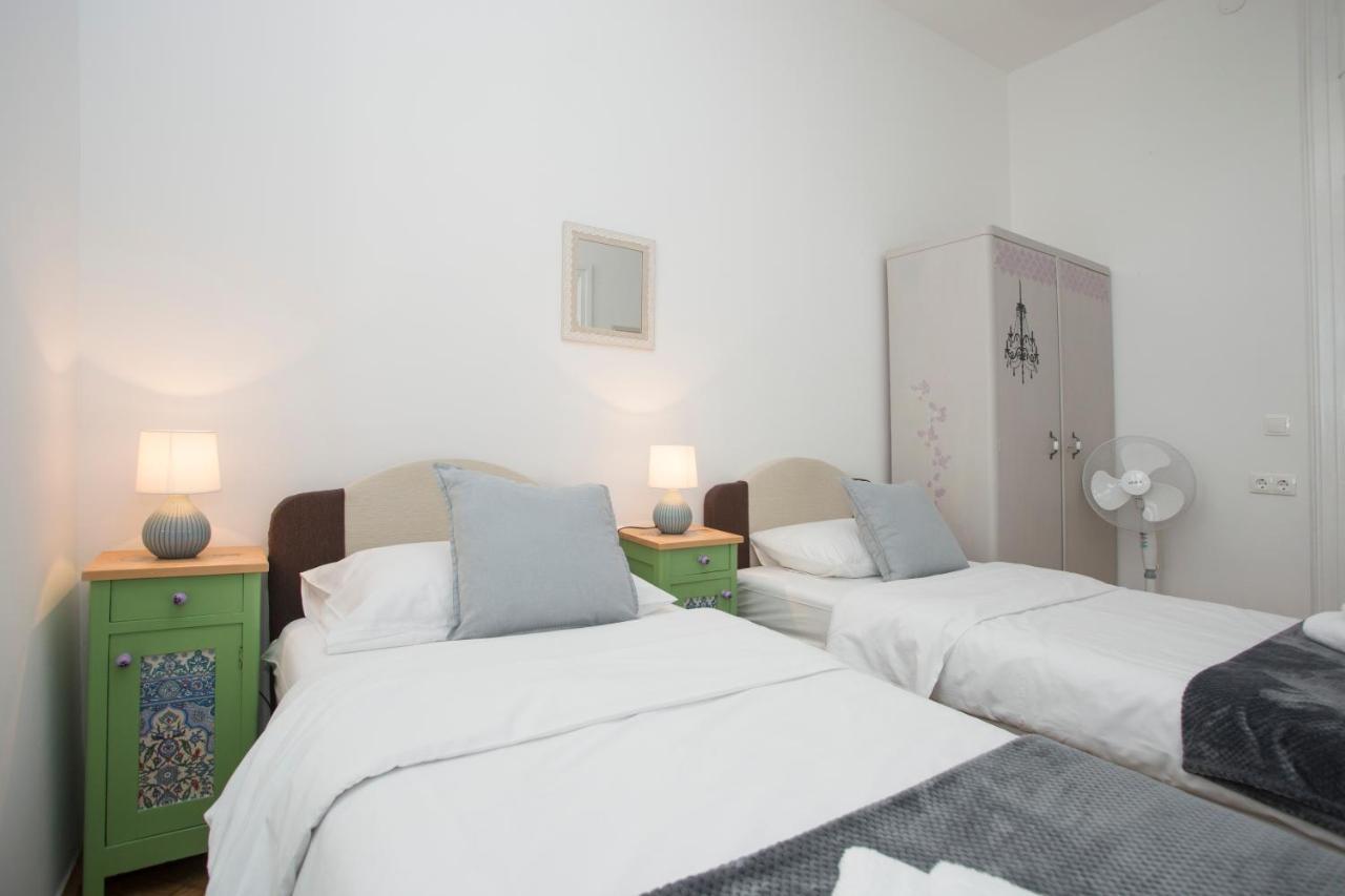Town Place Apartment Сплит Екстериор снимка